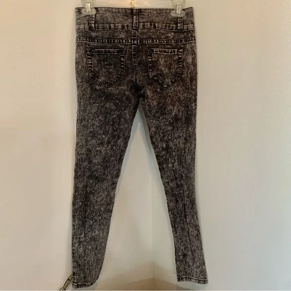 Hot Topic Lovesick Stonewashed Skinny Jeans - Picture 5 of 9